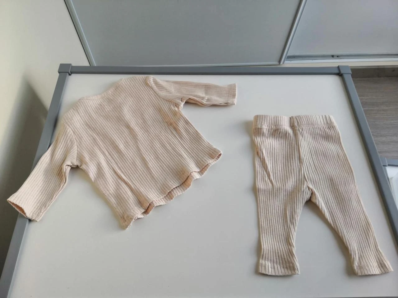 Ensemble côtelé 2 pièces (tee-shirt + legging, beige) 3 mois Kiabi – photo 2